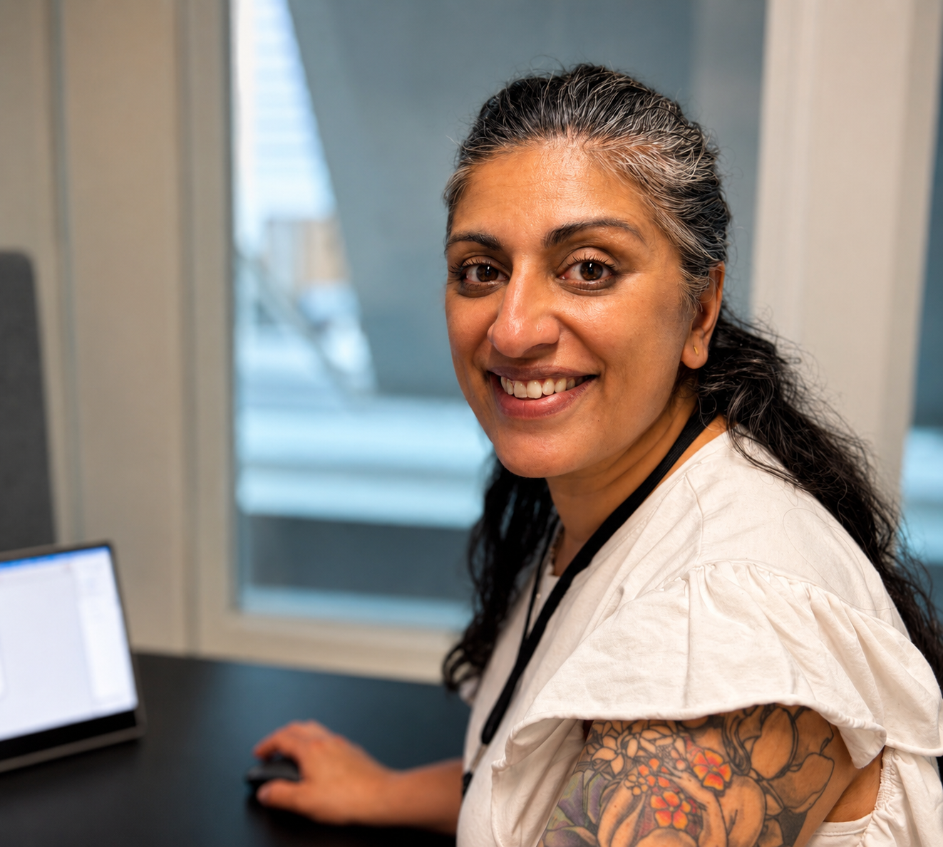 Hina Qazi-Aarud på kontoret